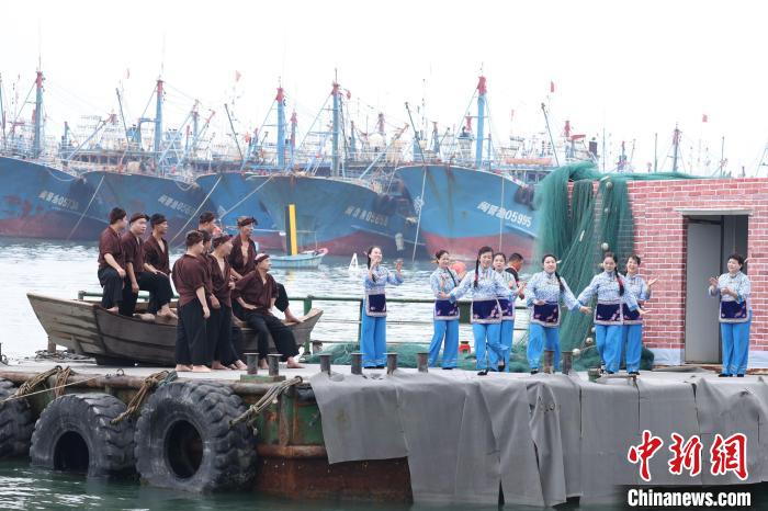 海内外12支海上龙舟队齐聚福建晋江深沪湾竞逐端