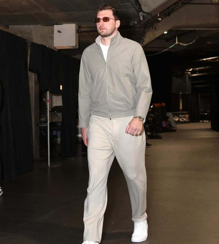 东契奇晒赛场照强调团队胜利 湖人迎战火箭关键