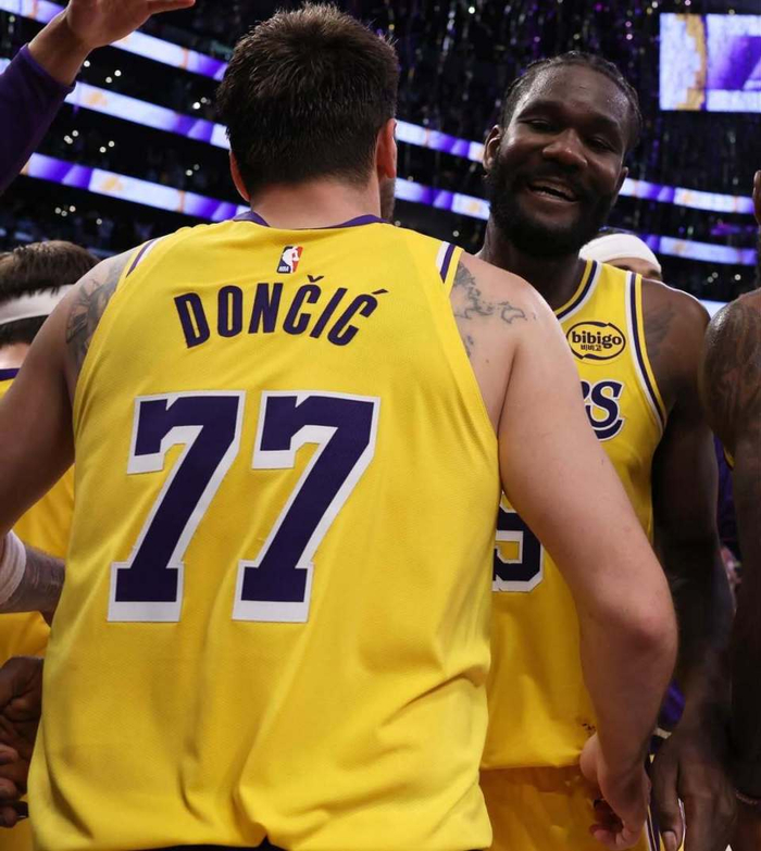 东契奇晒赛场照强调团队胜利 湖人迎战火箭关键