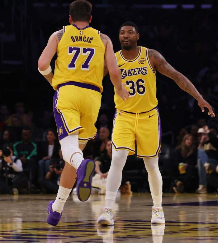 东契奇晒赛场照强调团队胜利 湖人迎战火箭关键