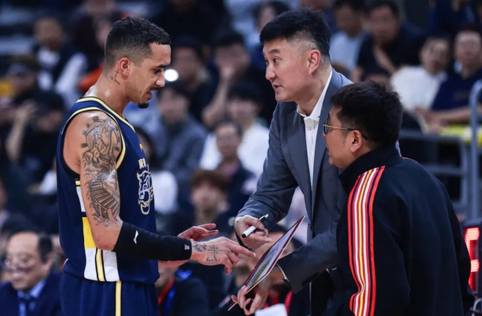 广东男篮引进新外援阿祖布伊克 裁掉麦考尔应对