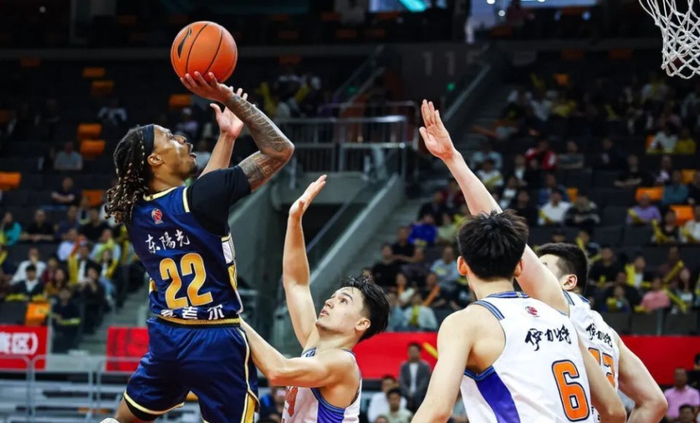 广东男篮引进新外援阿祖布伊克 裁掉麦考尔应对