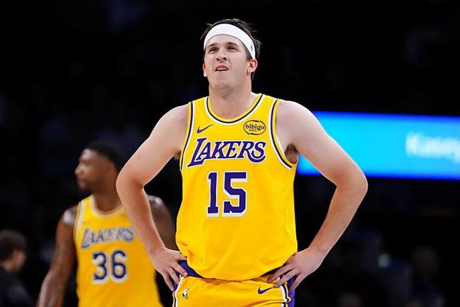 湖人8连胜击败热火 里夫斯状态起伏引关注