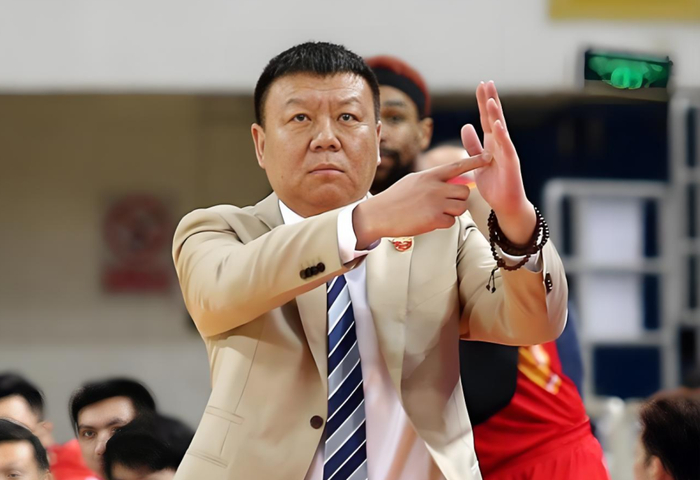 21岁锋线小将王浩然砍32分率深圳队大胜广厦队