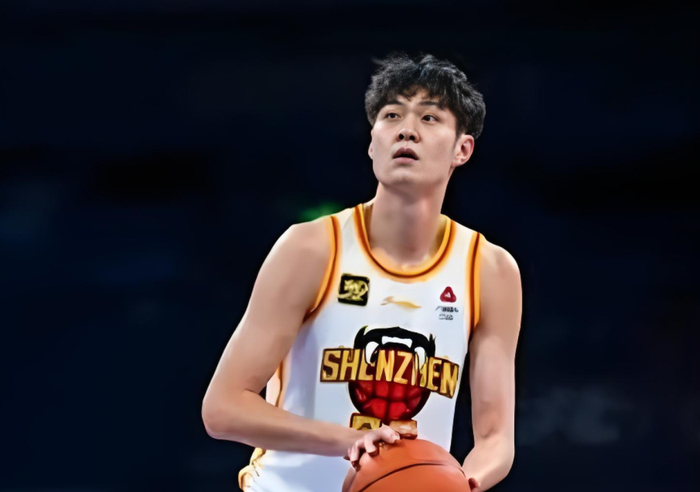 21岁锋线小将王浩然砍32分率深圳队大胜广厦队