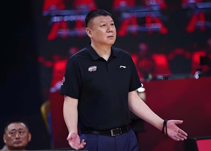 21岁锋线小将王浩然砍32分率深圳队大胜广厦队