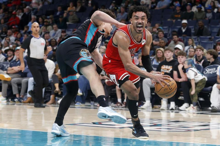 公牛1分惜败布泽利斯29分10篮板难救主 吉迪三双