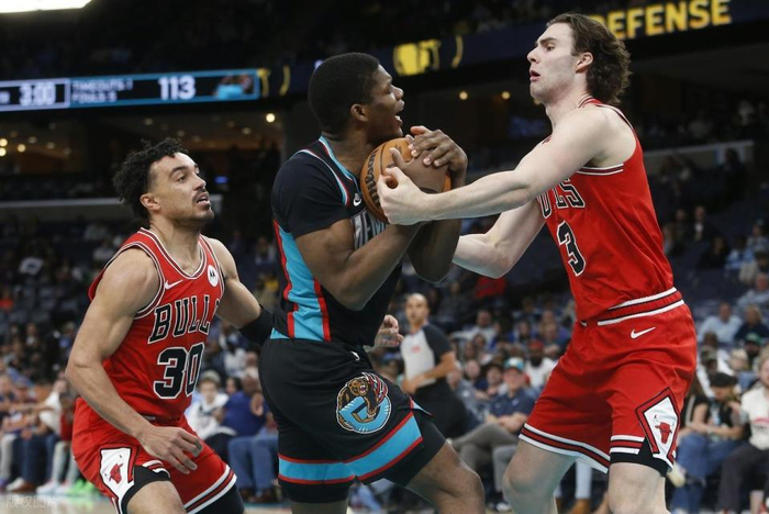 公牛1分惜败布泽利斯29分10篮板难救主 吉迪三双
