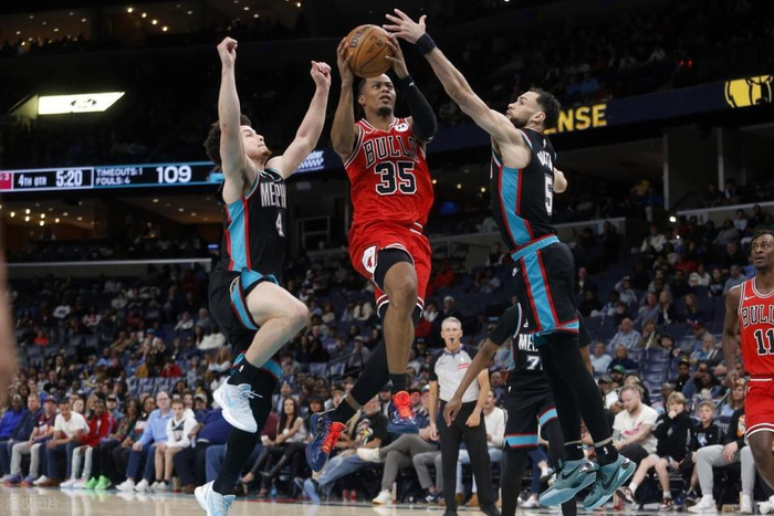 公牛1分惜败布泽利斯29分10篮板难救主 吉迪三双